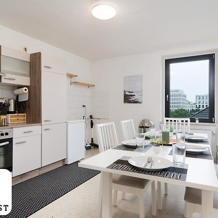 Einfach Aber Sehr Komfortabel - Wohnung Fuer 6 Personen - 2Xwc - Grupen, Messe, Monteure, Studenten - Voll Ausgestattet - 6 Betten 140X200Cm Hochwertig, 3 Smart-Tv 55 Zoll Netflix, 1000 Mbit Wlan, Voll Ausgestattete Kueche Duisburg Kültér fotó