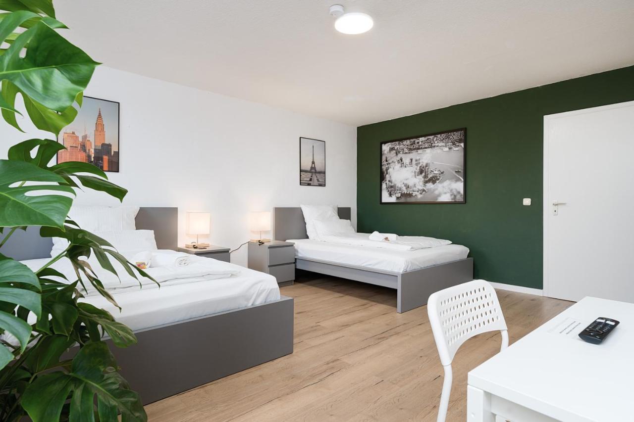 Einfach Aber Sehr Komfortabel - Wohnung Fuer 6 Personen - 2Xwc - Grupen, Messe, Monteure, Studenten - Voll Ausgestattet - 6 Betten 140X200Cm Hochwertig, 3 Smart-Tv 55 Zoll Netflix, 1000 Mbit Wlan, Voll Ausgestattete Kueche Duisburg Kültér fotó