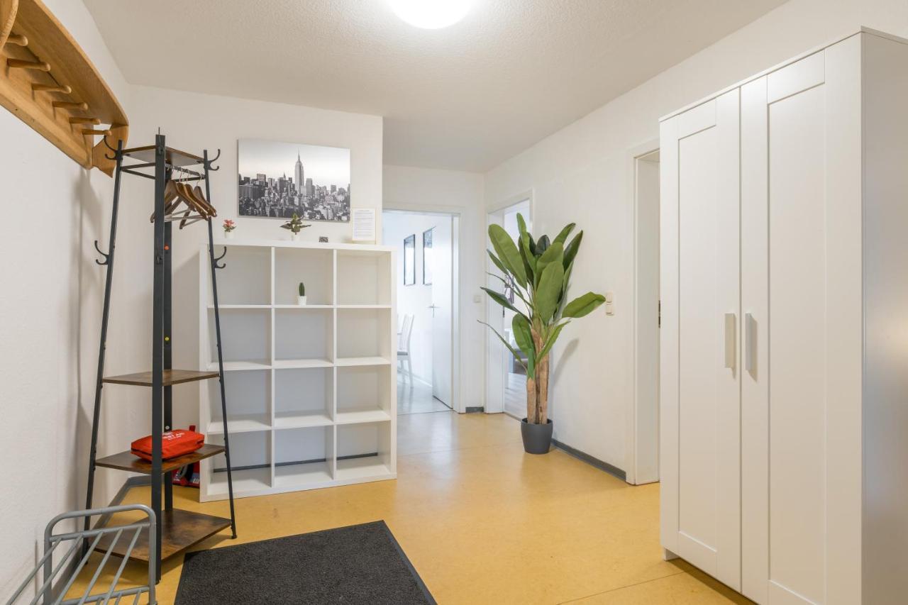 Einfach Aber Sehr Komfortabel - Wohnung Fuer 6 Personen - 2Xwc - Grupen, Messe, Monteure, Studenten - Voll Ausgestattet - 6 Betten 140X200Cm Hochwertig, 3 Smart-Tv 55 Zoll Netflix, 1000 Mbit Wlan, Voll Ausgestattete Kueche Duisburg Kültér fotó